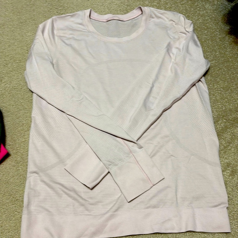 Lululemon long sleeved, swiftly, teeth, relaxed/looser fit ￼